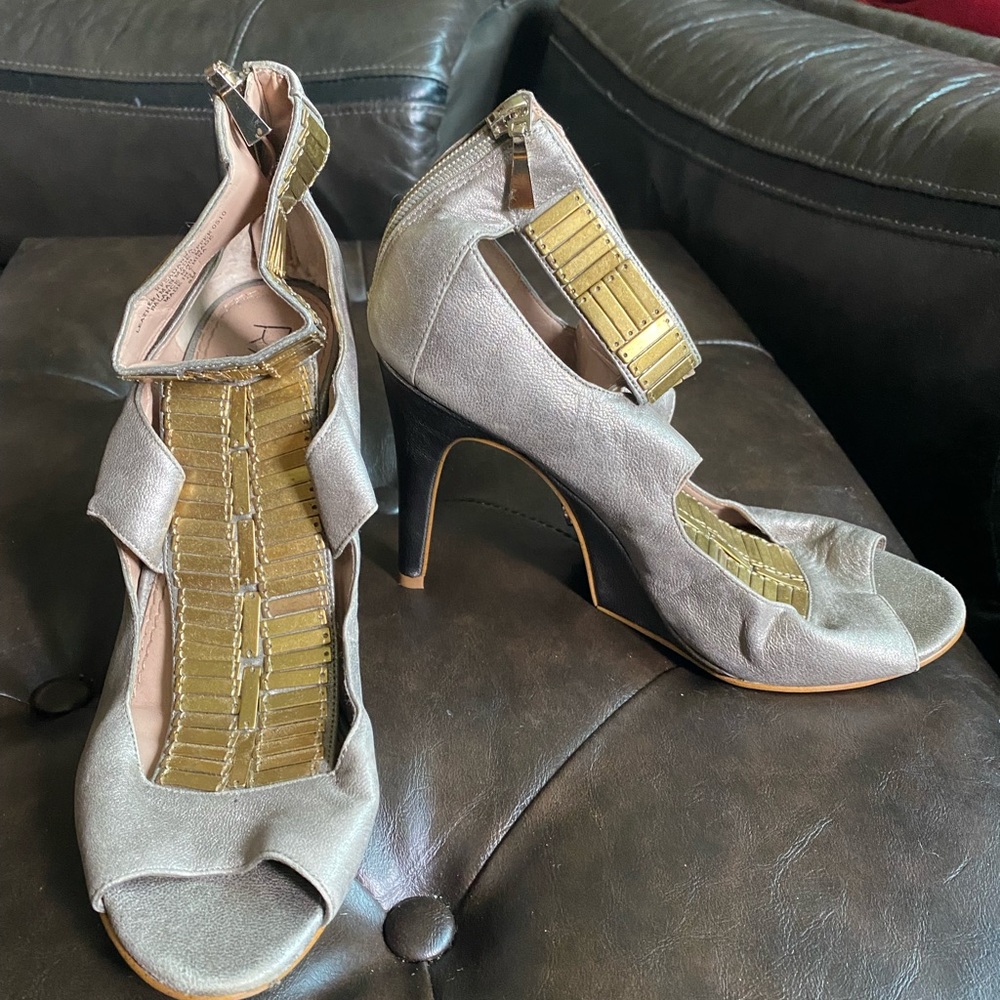 Never worn Rachel Roy Heel size 8